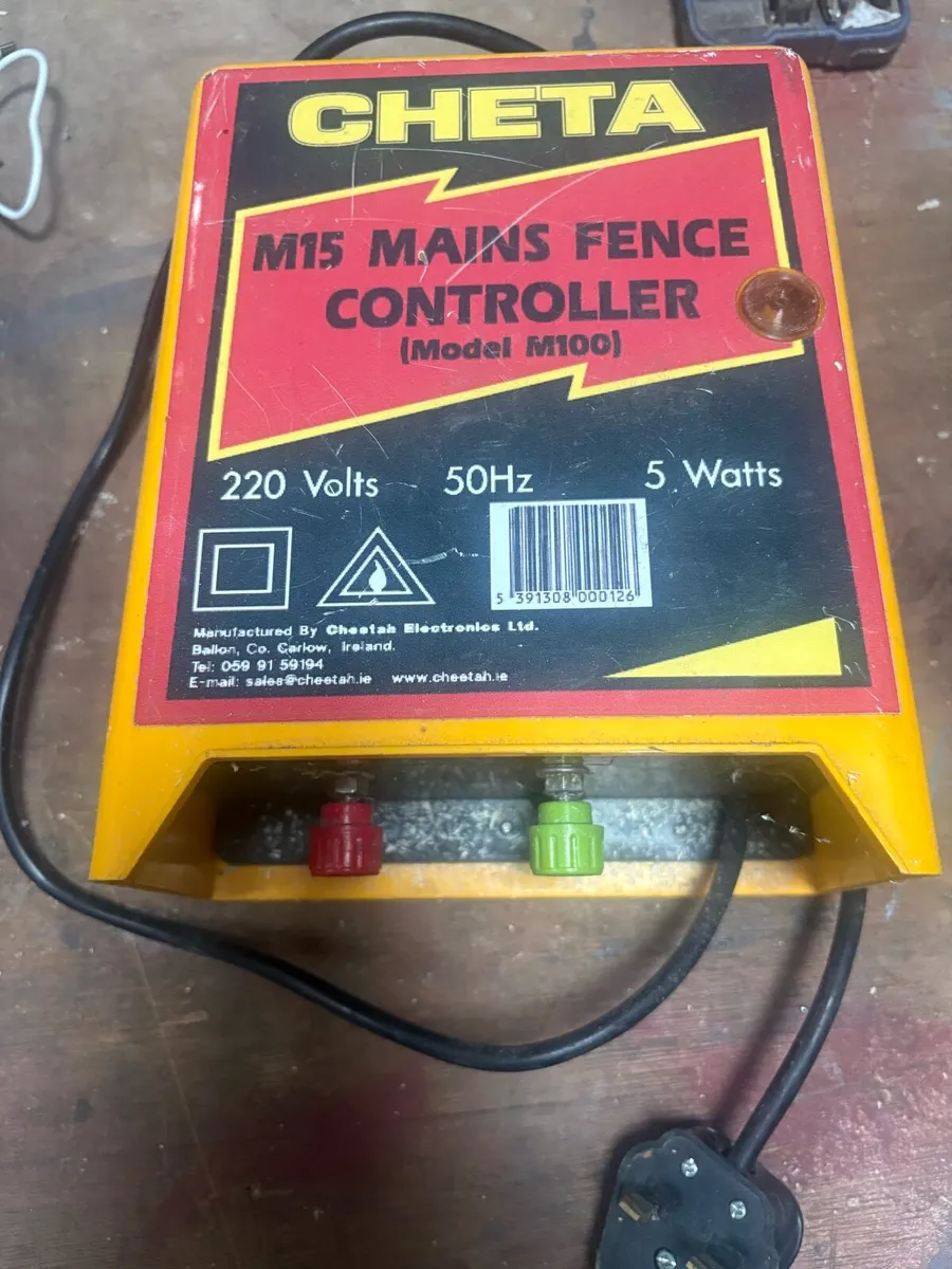 Mains electric fence