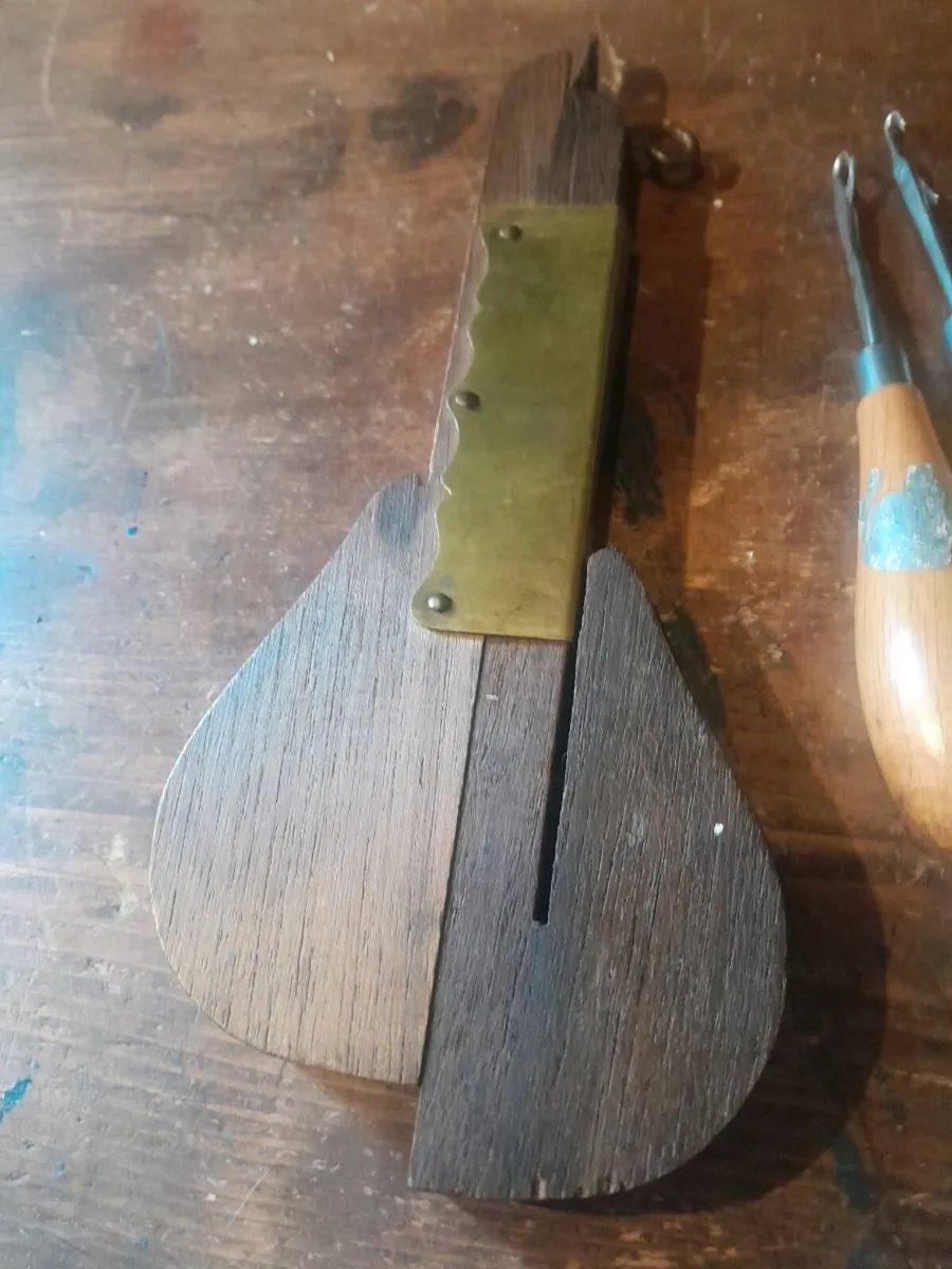 Six vintage rug making tools - Image 2
