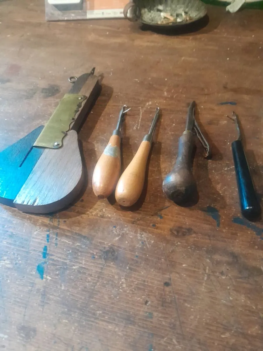 Six vintage rug making tools - Image 4