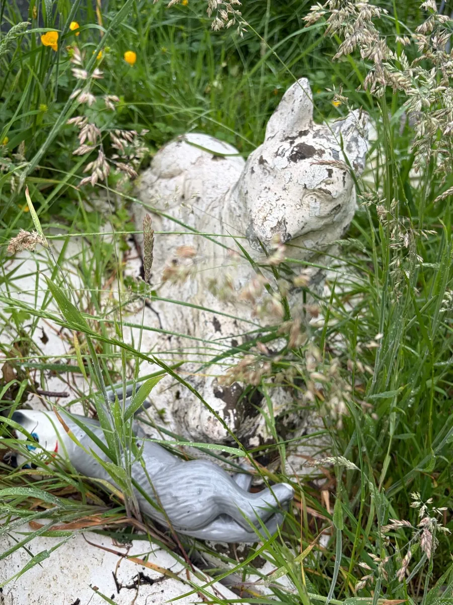 concrete pillar fox/ dog decor - Image 2