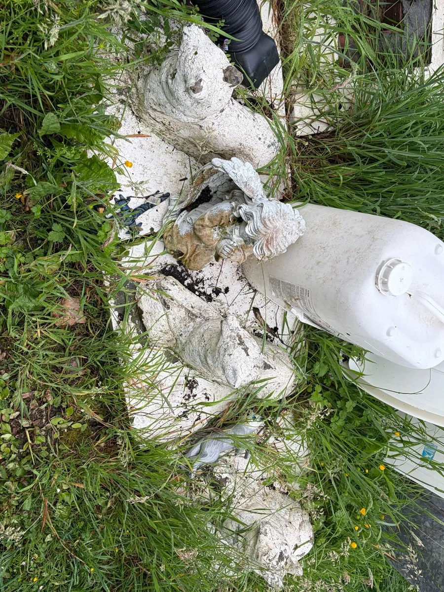 concrete pillar fox/ dog decor - Image 3