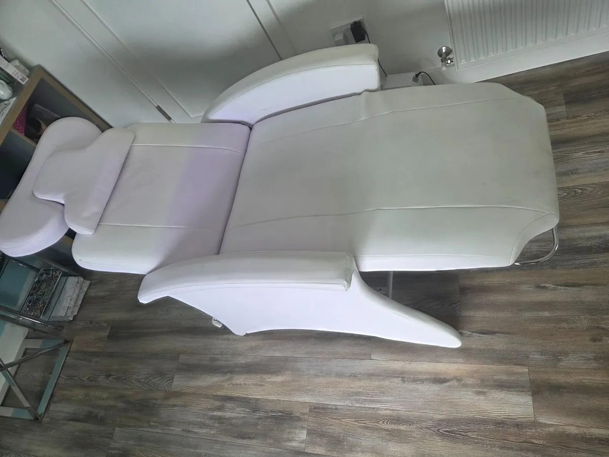 Beauty chair - Image 1
