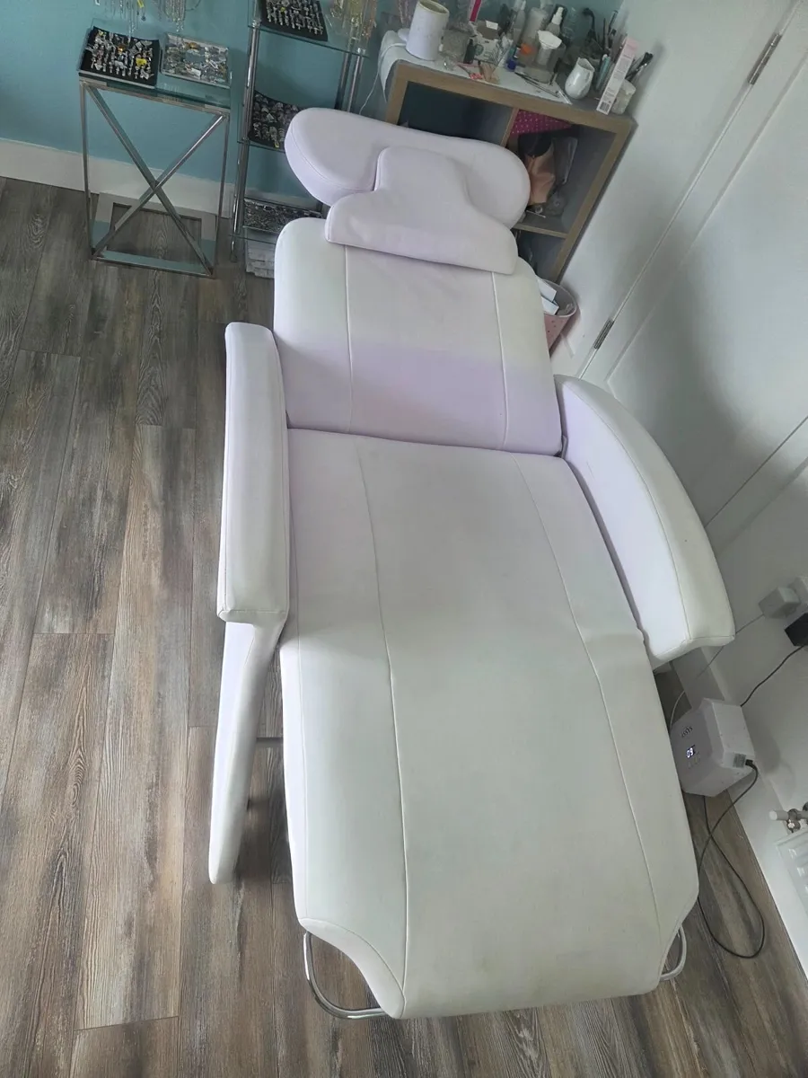 Beauty chair - Image 2