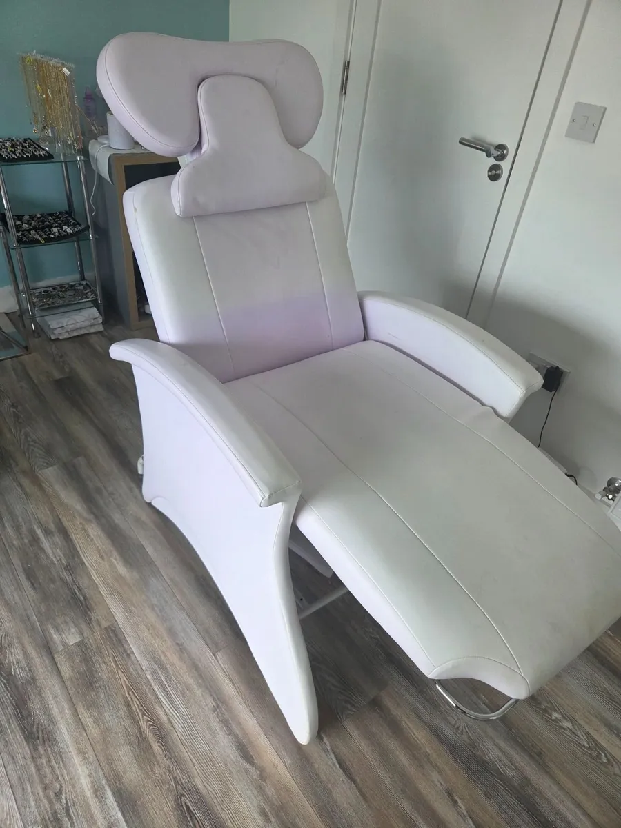Beauty chair - Image 3