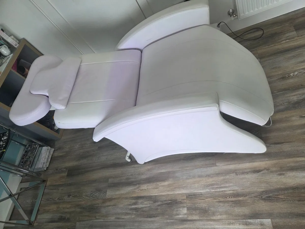 Beauty chair - Image 4