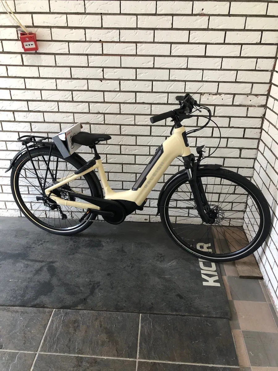 Raleigh Motus grand tour e bike - Image 1