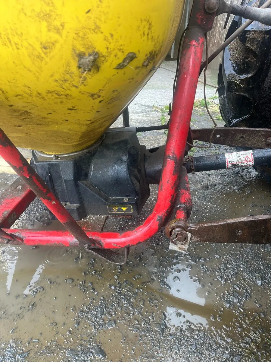 Cosmo half tonne spreader - Image 2