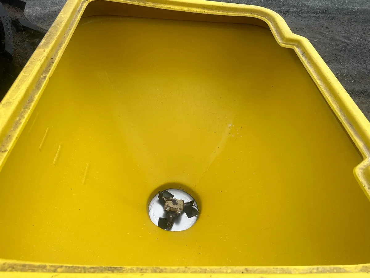 Cosmo half tonne spreader - Image 4