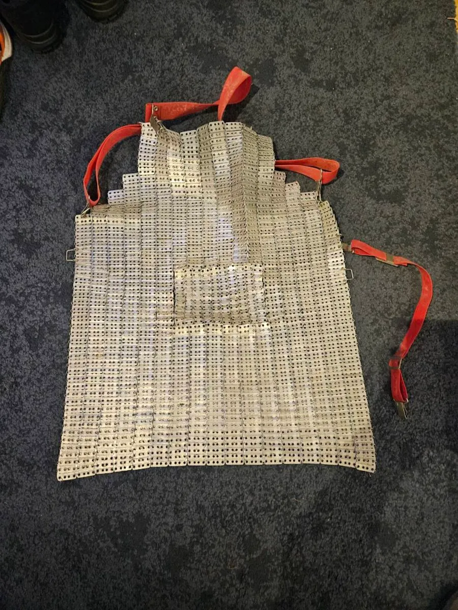 Steel apron and glove - Image 2