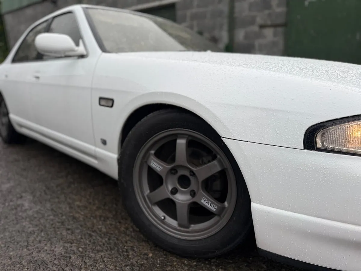 Nissan Skyline r33 GTS - Image 3