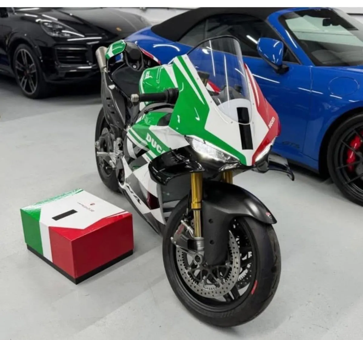 Ducati Panigale V4 Tricolore - Image 2