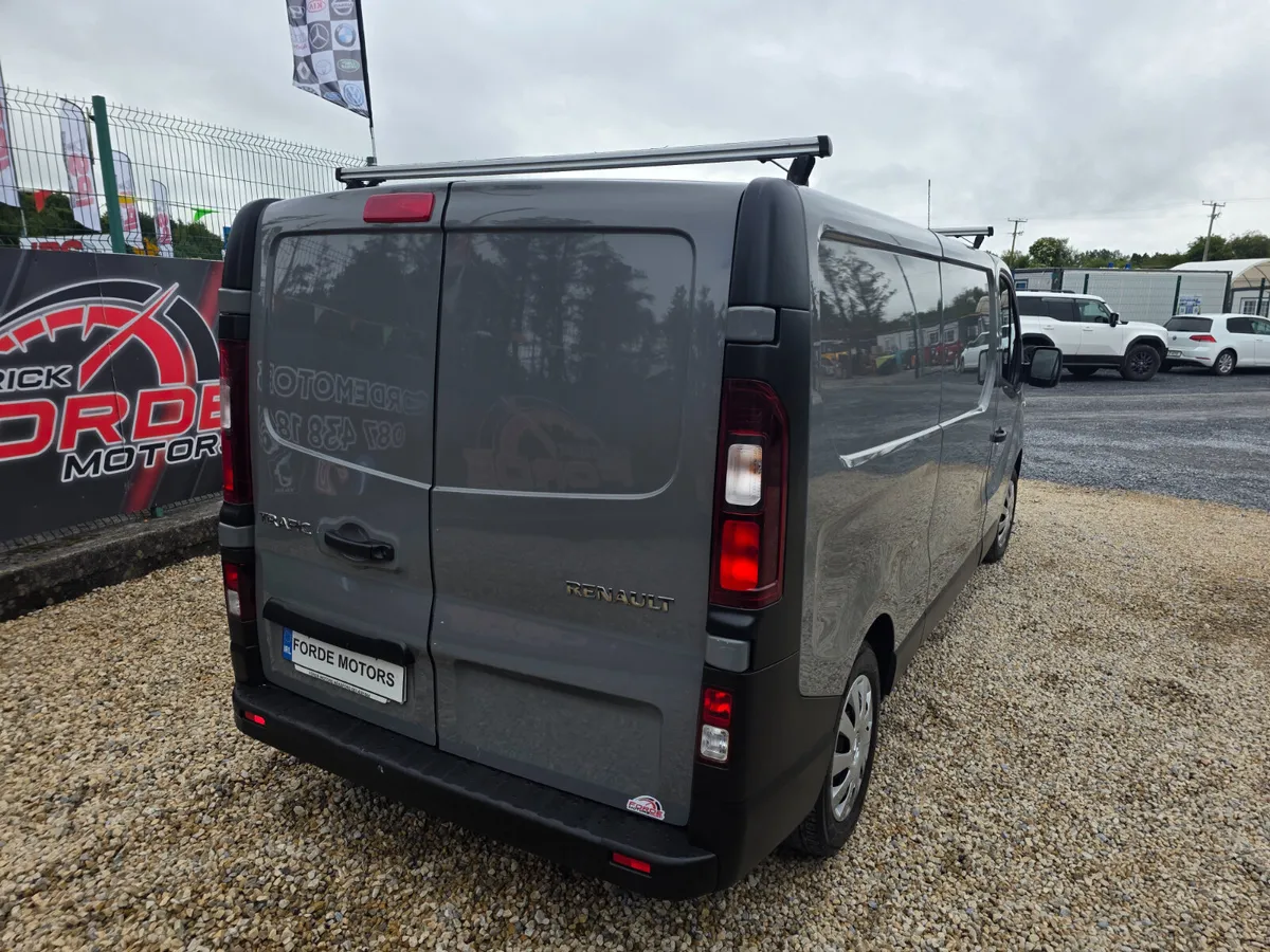 Renault Trafic 2015 - Image 3