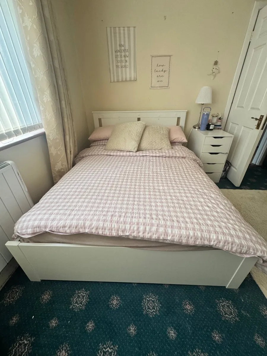 Bed and mattress - Image 1