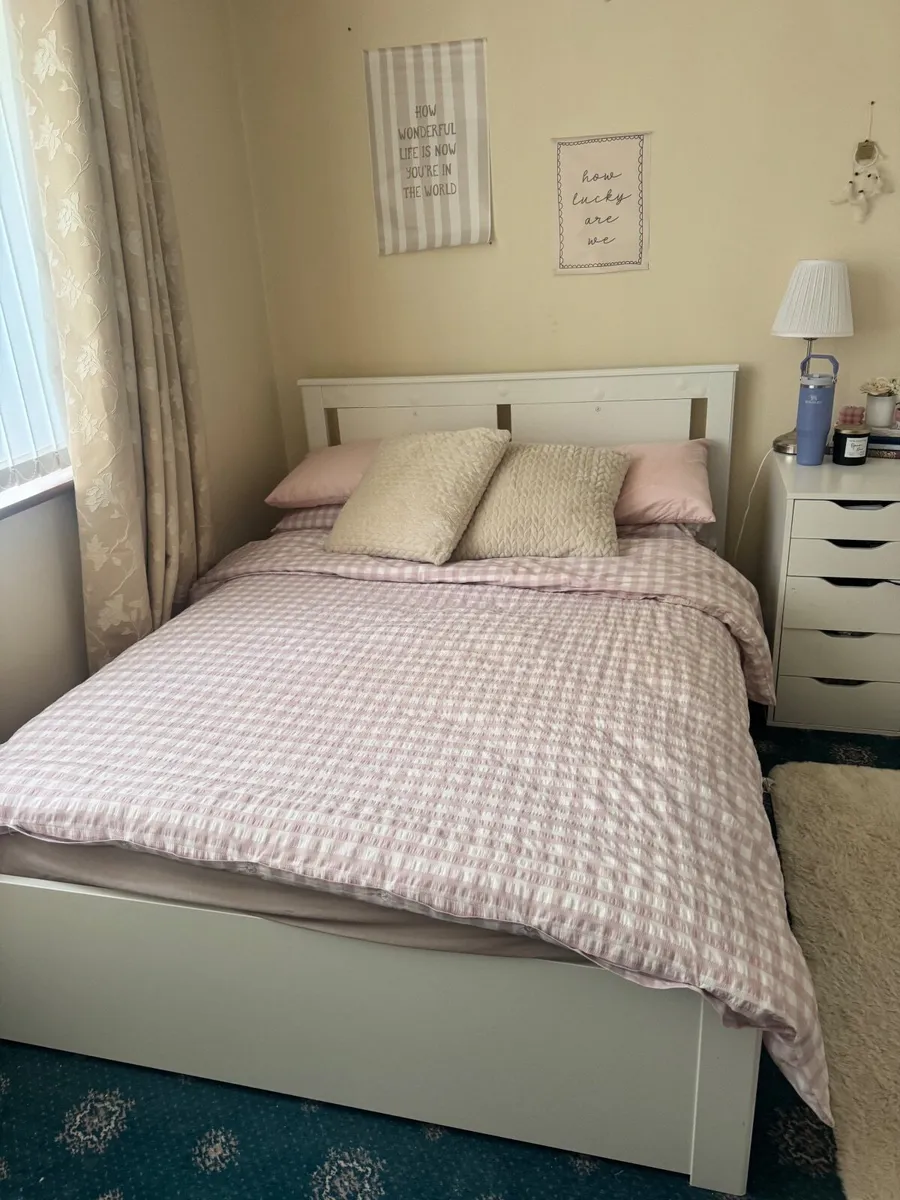 Bed and mattress - Image 2