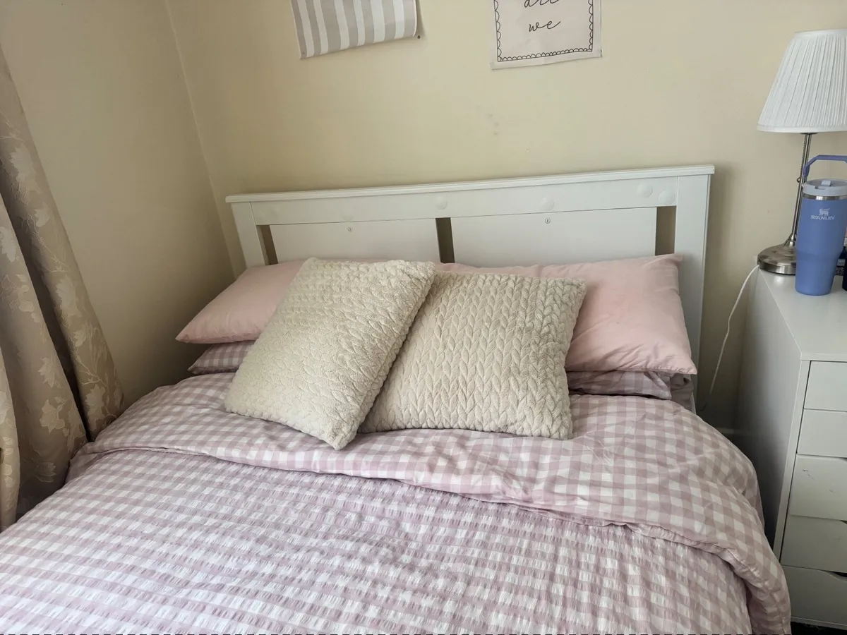 Bed and mattress - Image 3