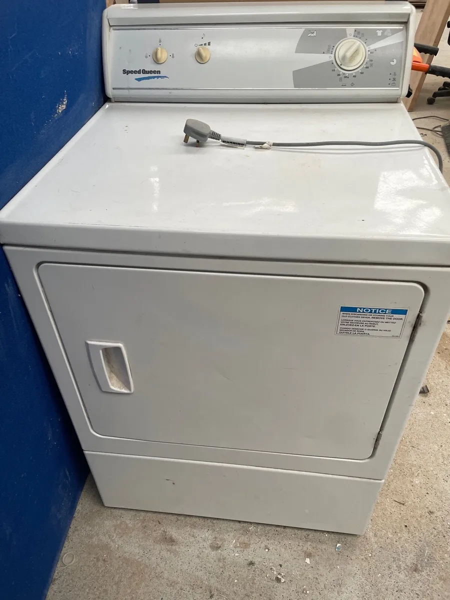Clothes dryer - Image 1