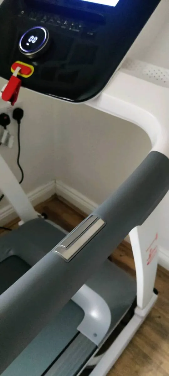 Smart folding treadmill - brand new in 2026 - Image 4