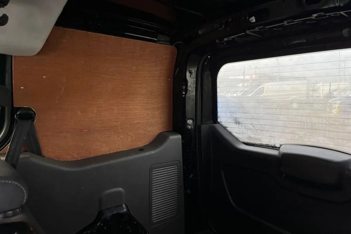 Ford Transit Connect TREND - Image 4