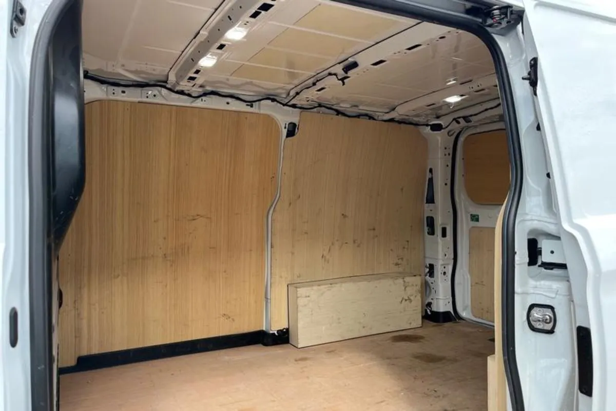 Ford Transit Custom LIMITED - Image 4