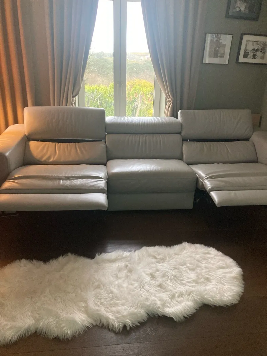 Natuzzi leather sofa reclining ends - Image 2