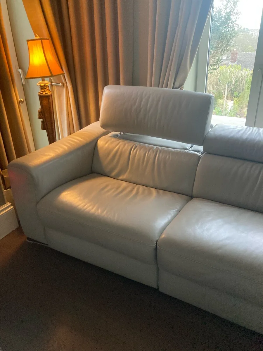 Natuzzi leather sofa reclining ends - Image 3