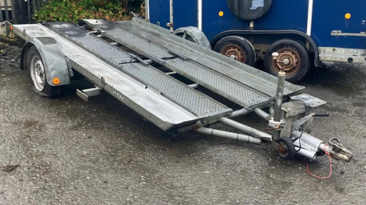 Single axle car transporter