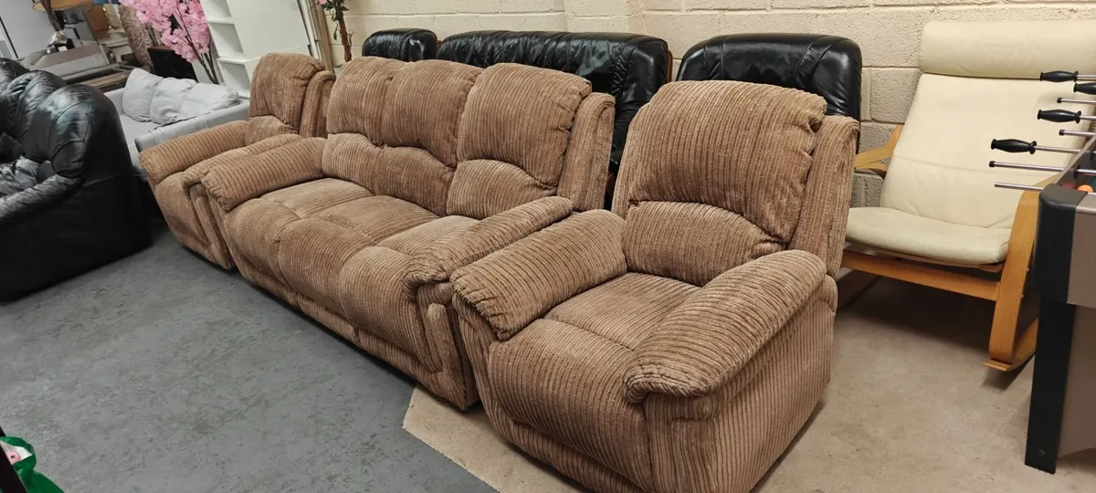 3+1+1 Recliner Suite - Image 4
