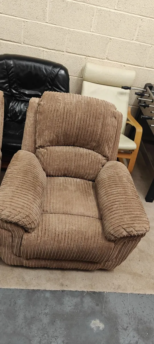 3+1+1 Recliner Suite - Image 3