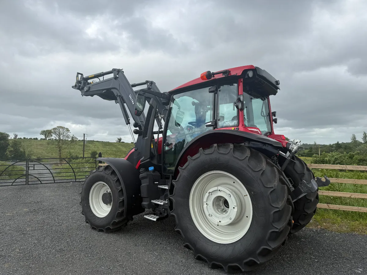 NEW VALTRA G135 ACTIVE TRACTOR - Image 4