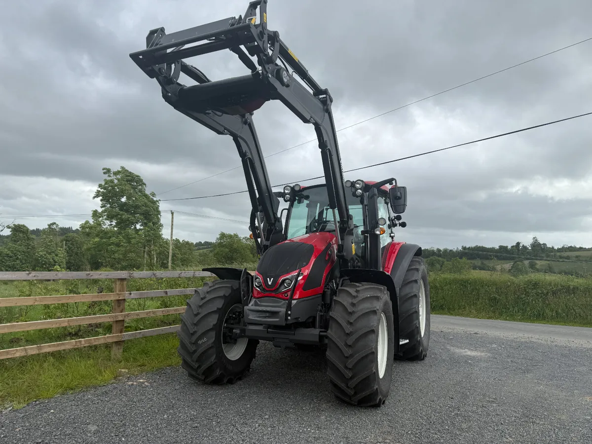 NEW VALTRA G135 ACTIVE TRACTOR - Image 2