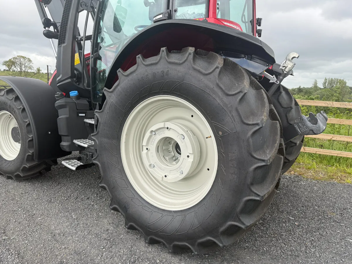 NEW VALTRA G135 ACTIVE TRACTOR - Image 3