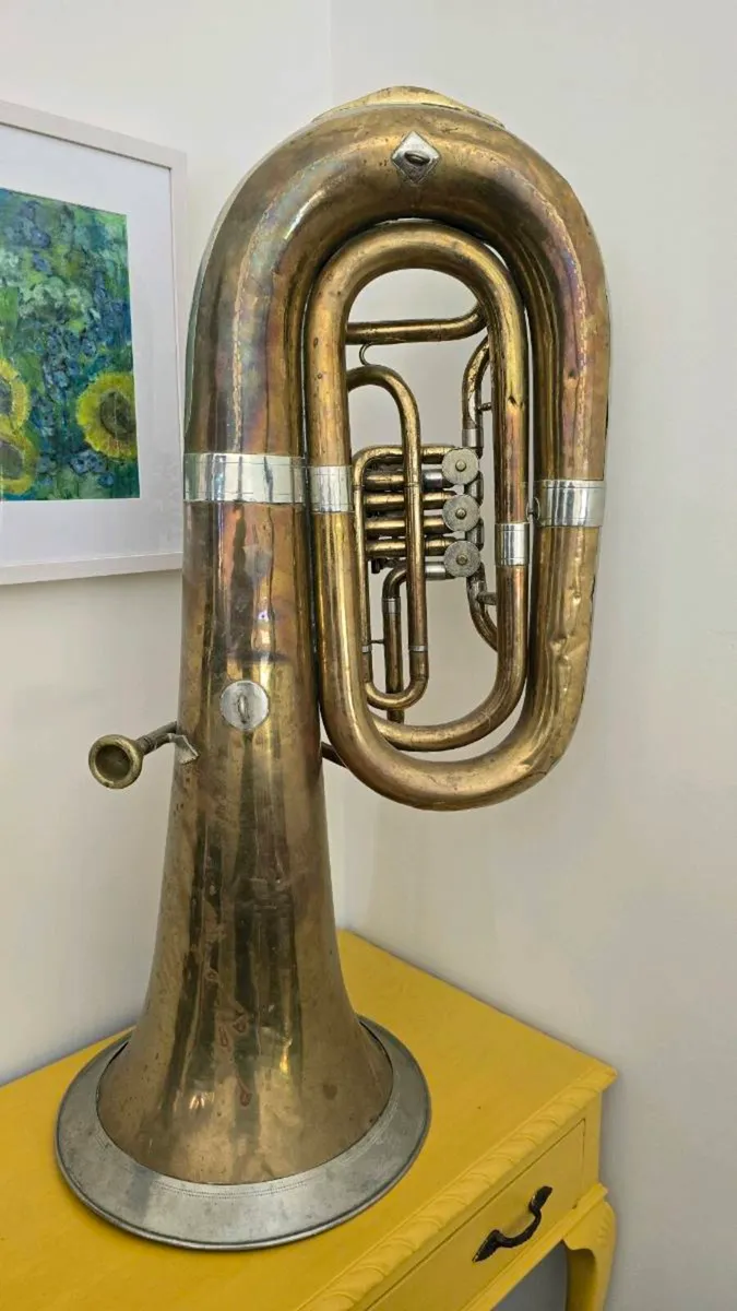 Tuba - Image 1