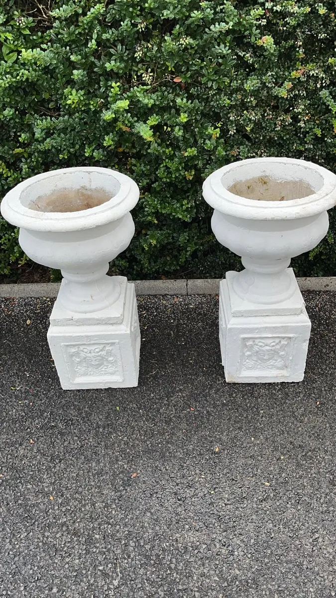 Old flower concrete pots - Image 1