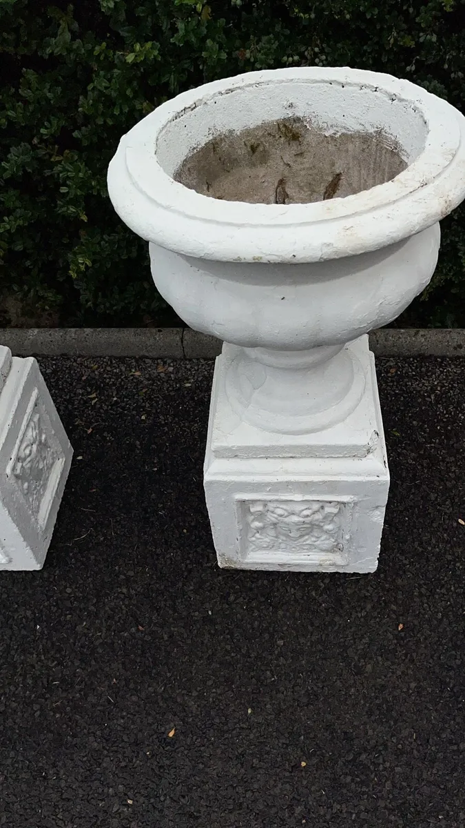 Old flower concrete pots - Image 2