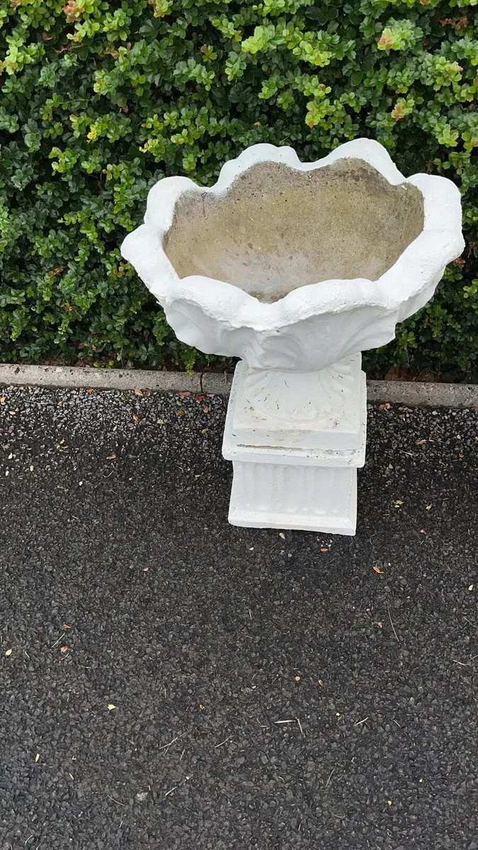 Old flower concrete pots - Image 4