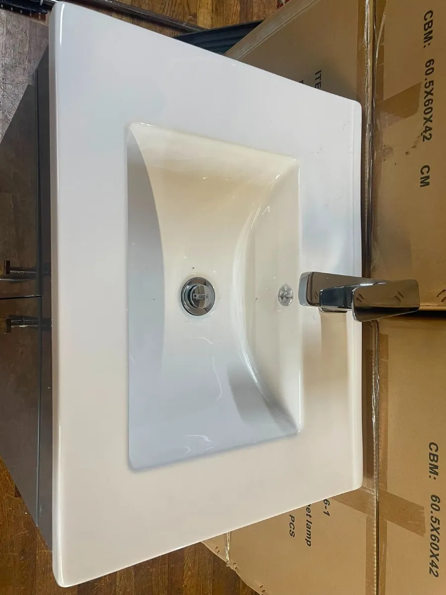 MODERN 600MM VANITY UNIT - Image 3