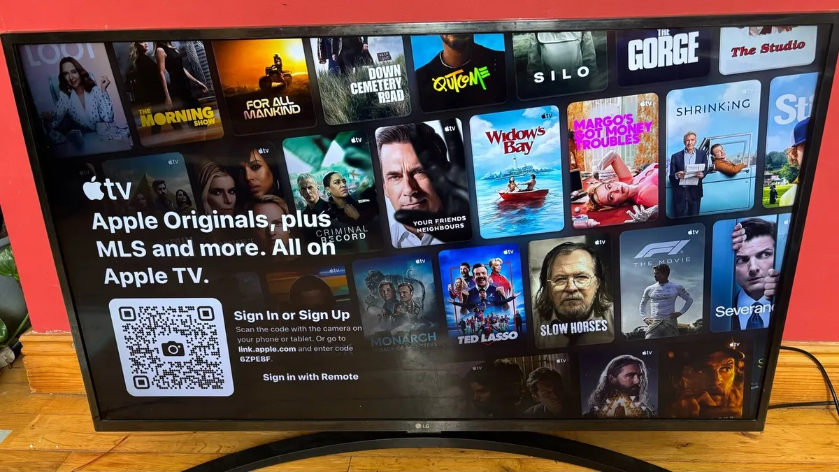 43” LG 4K Smart TV with voice control - Image 4