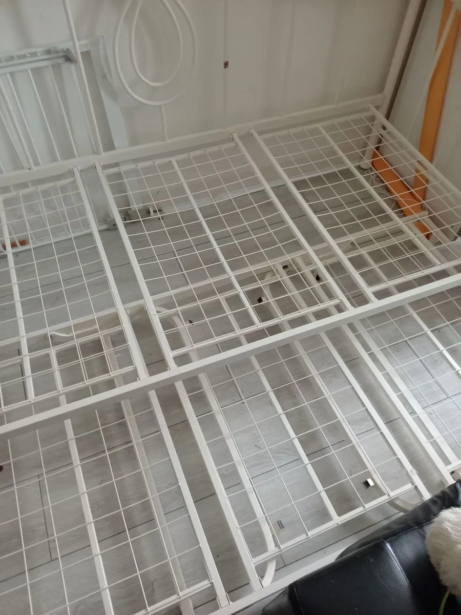 Single bed - Image 2
