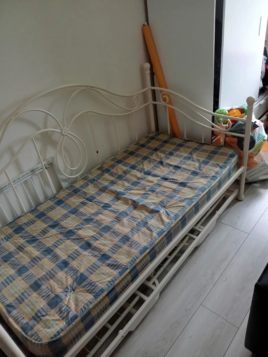 Single bed - Image 3