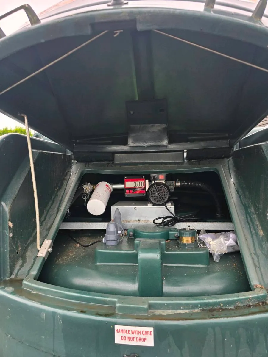 Carbery fuel tank with pump and meter 2500v - Image 2