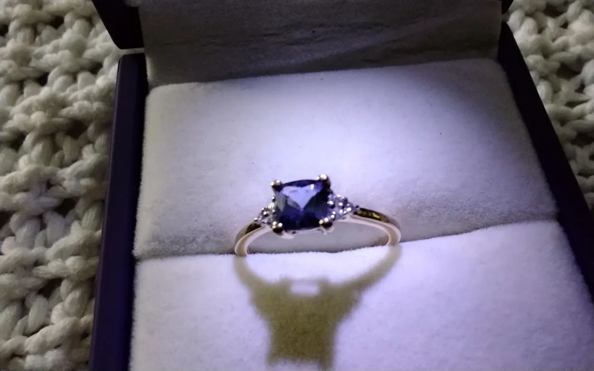 Tanzanite square solitaire 10ct yellow gold ring L - Image 1