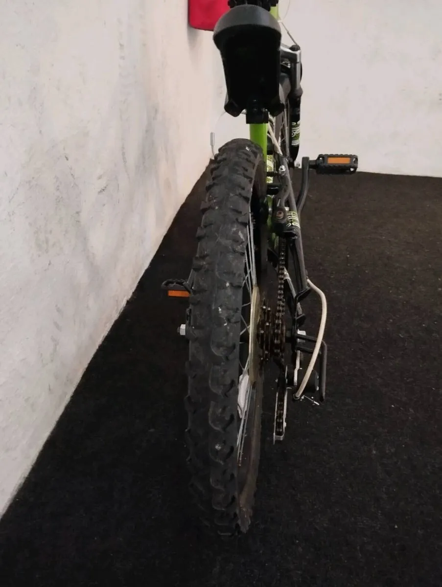 Boys 20inch bike - Image 3