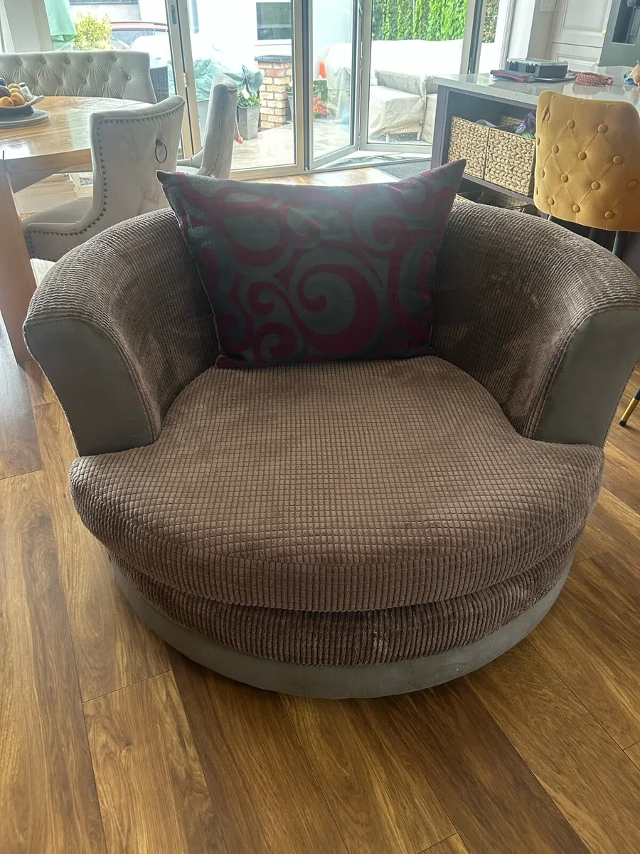 X-Large swivel chair - Image 1