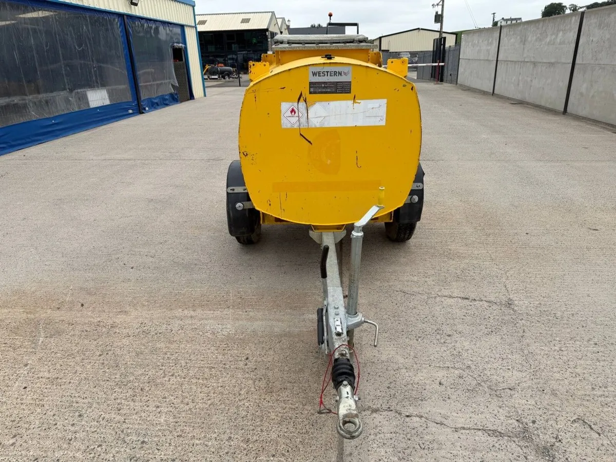 950 LITRE BUNDED SINGLE AXLE FAST TOW FUEL BOWSER - Image 4