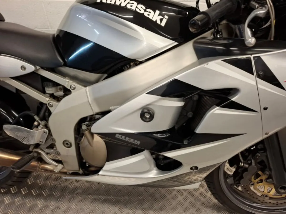 Kawasaki ZX6R 2000 - Image 2
