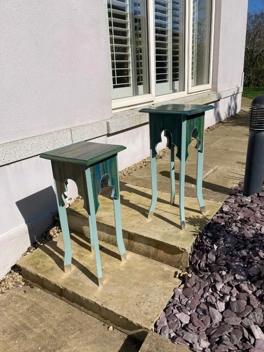 Pair of tall lamp tables - Image 1