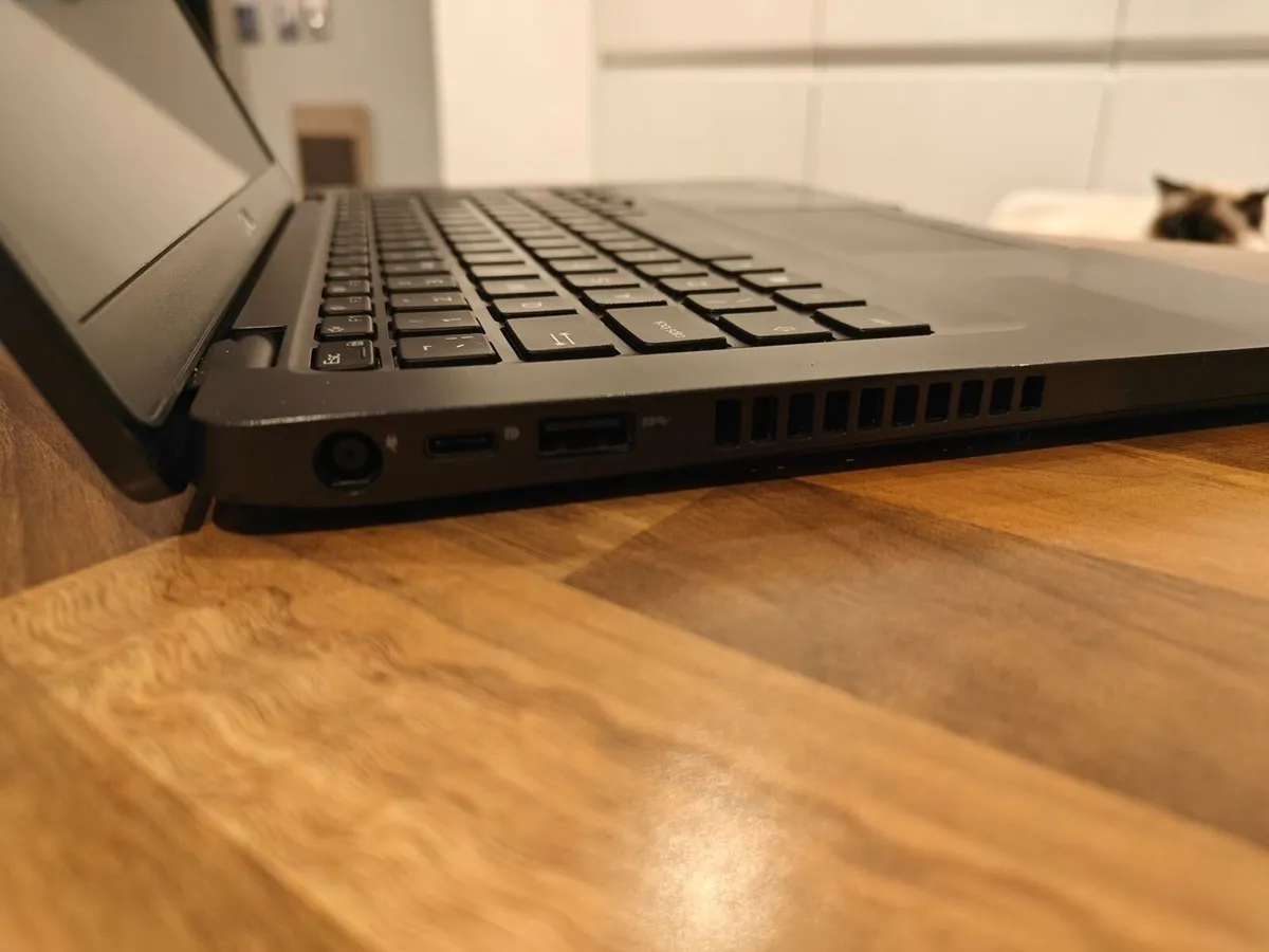 Dell Latitude 5400 | i5 | 16GB | 256GB | 14" | - Image 3