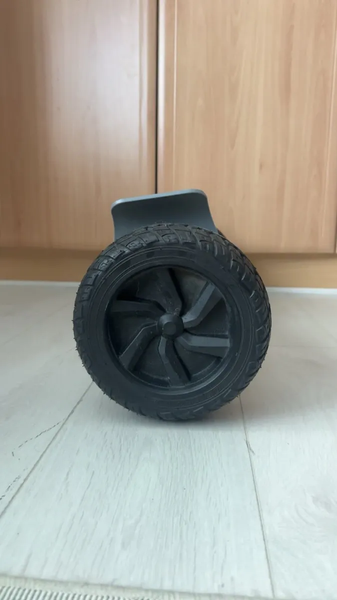 Hoverboard (no chargers) - Image 3