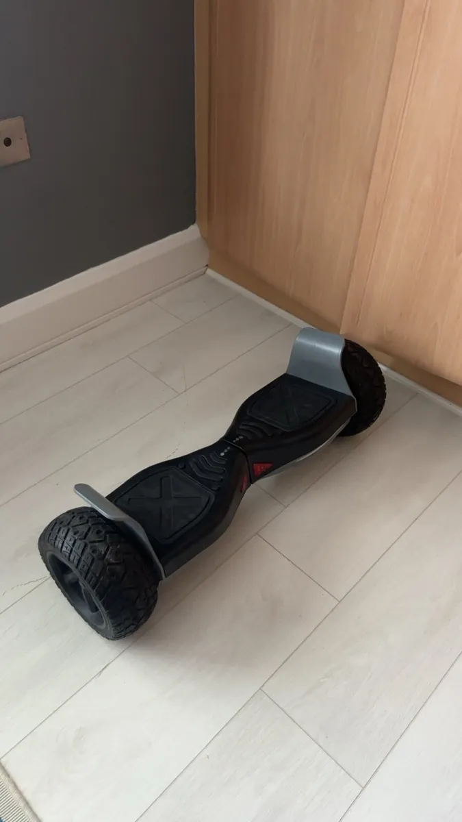 Hoverboard (no chargers) - Image 4