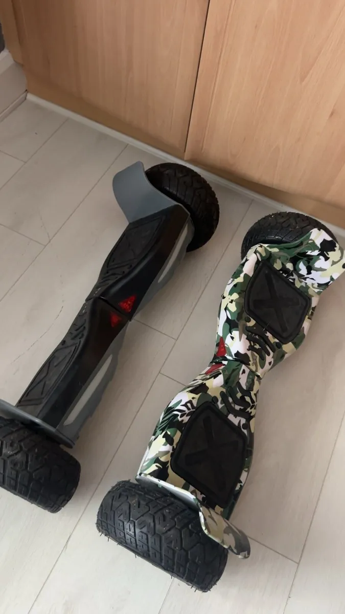 Hoverboard (no chargers) - Image 1